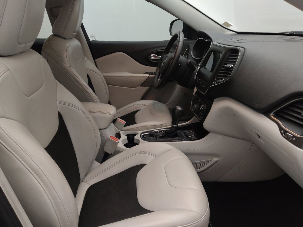 Used 2020 Jeep Cherokee Latitude Plus FWD image 21