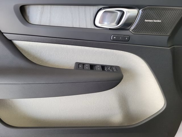 New 2026 Volvo XC40 B4 Plus w/ Climate Package FWD image 25