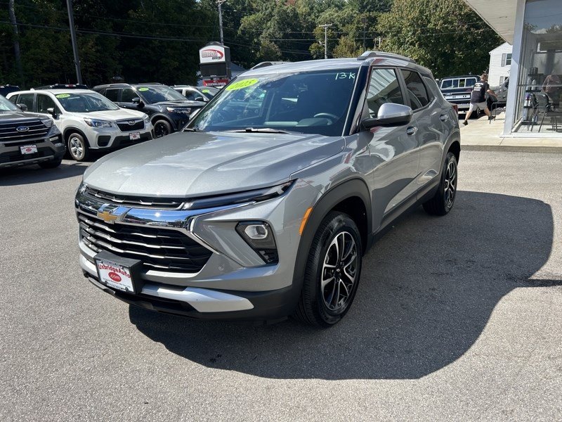 Used 2025 Chevrolet TrailBlazer LT w/ Convenience Package AWD/4WD image 4