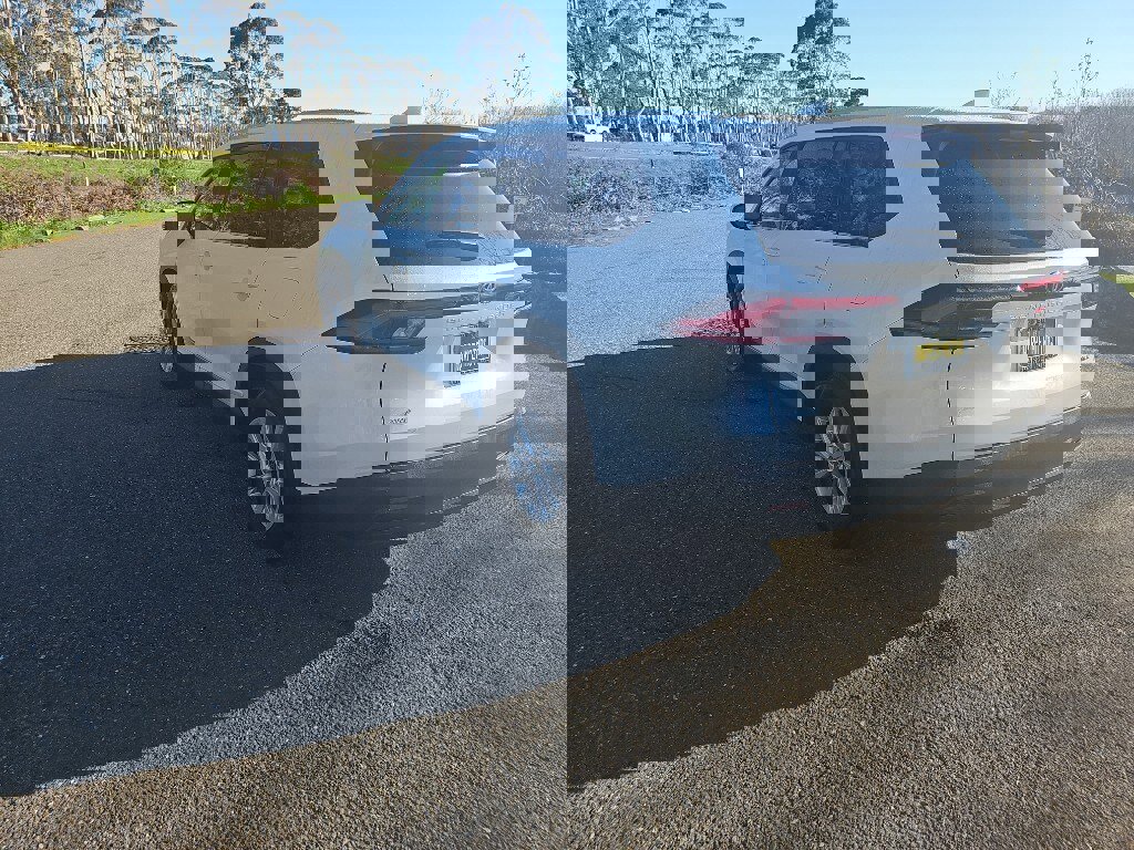 Used 2024 Toyota Grand Highlander XLE image 3