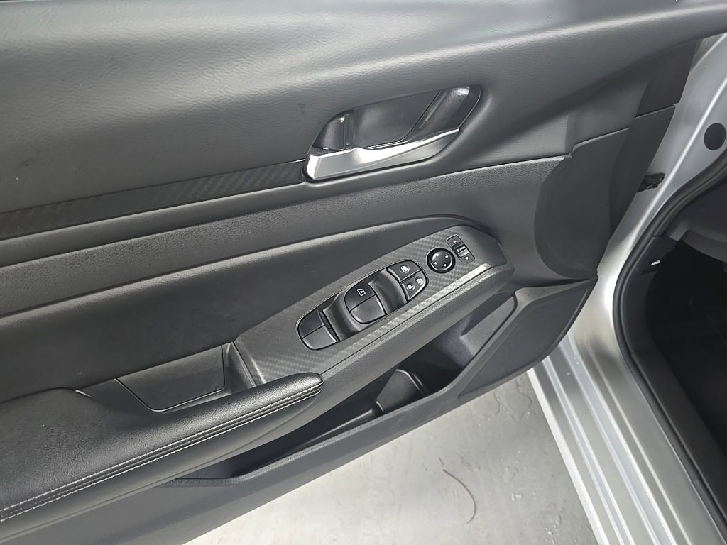 Used 2024 Nissan Altima 2.5 SV image 10