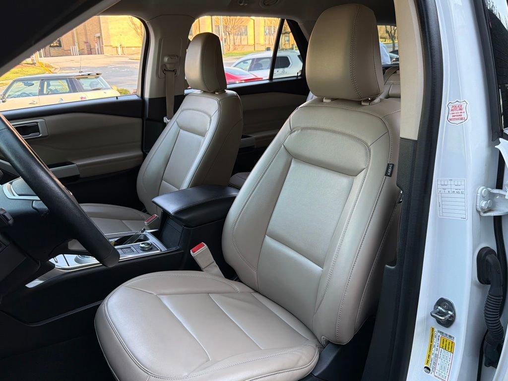 Used 2024 Ford Explorer XLT w/ Equipment Group 202A AWD/4WD image 25