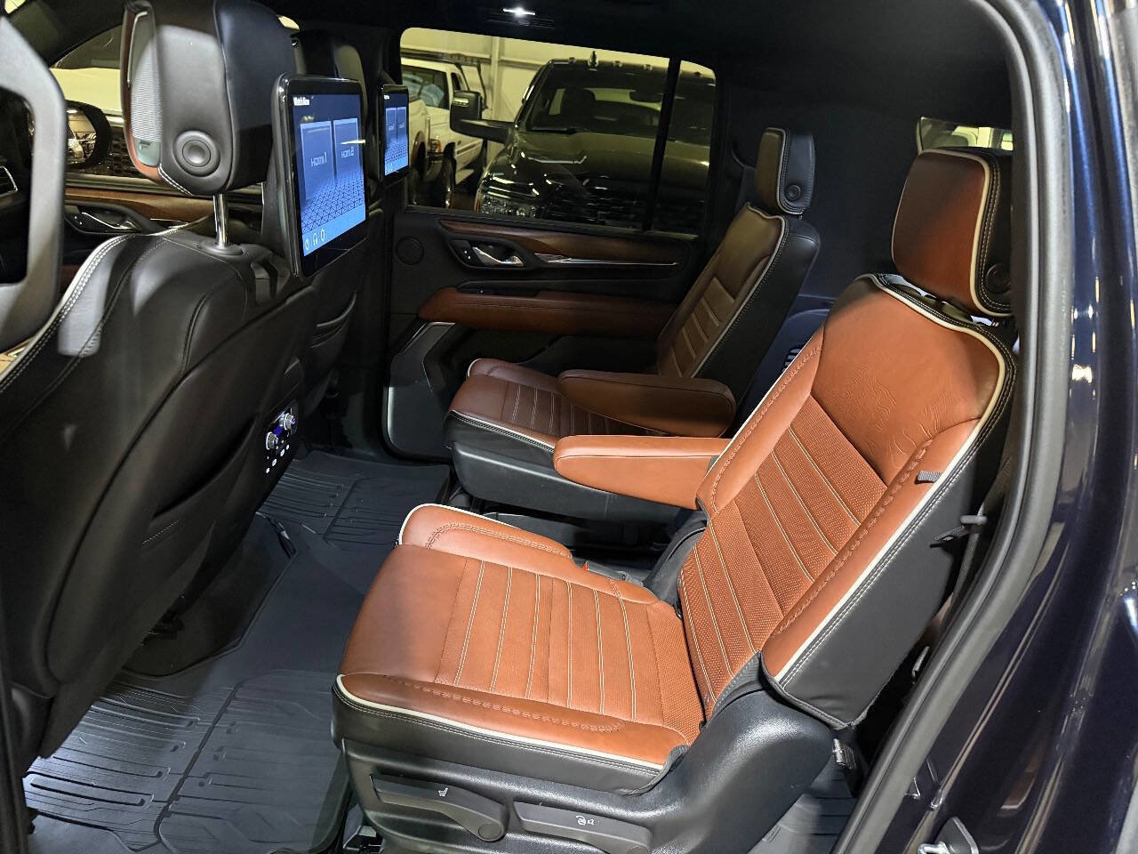 Used 2023 GMC Yukon XL Denali Ultimate image 47