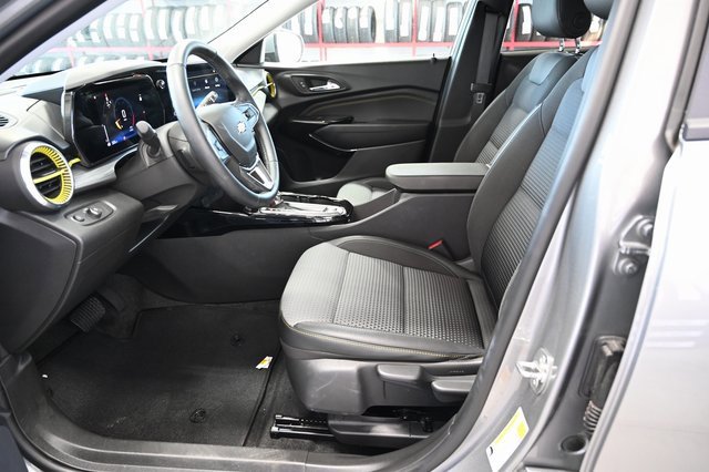Used 2024 Chevrolet Trax LT w/ Driver Confidence Package image 10