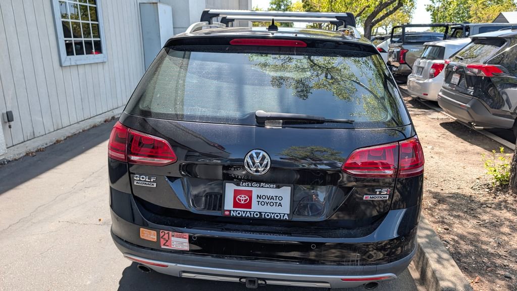 Used 2017 Volkswagen Golf Alltrack AWD/4WD image 3