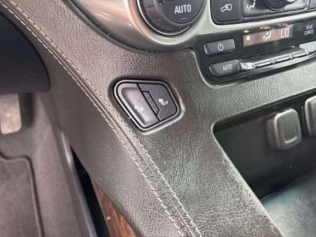 Used 2020 Chevrolet Suburban LT RWD image 24