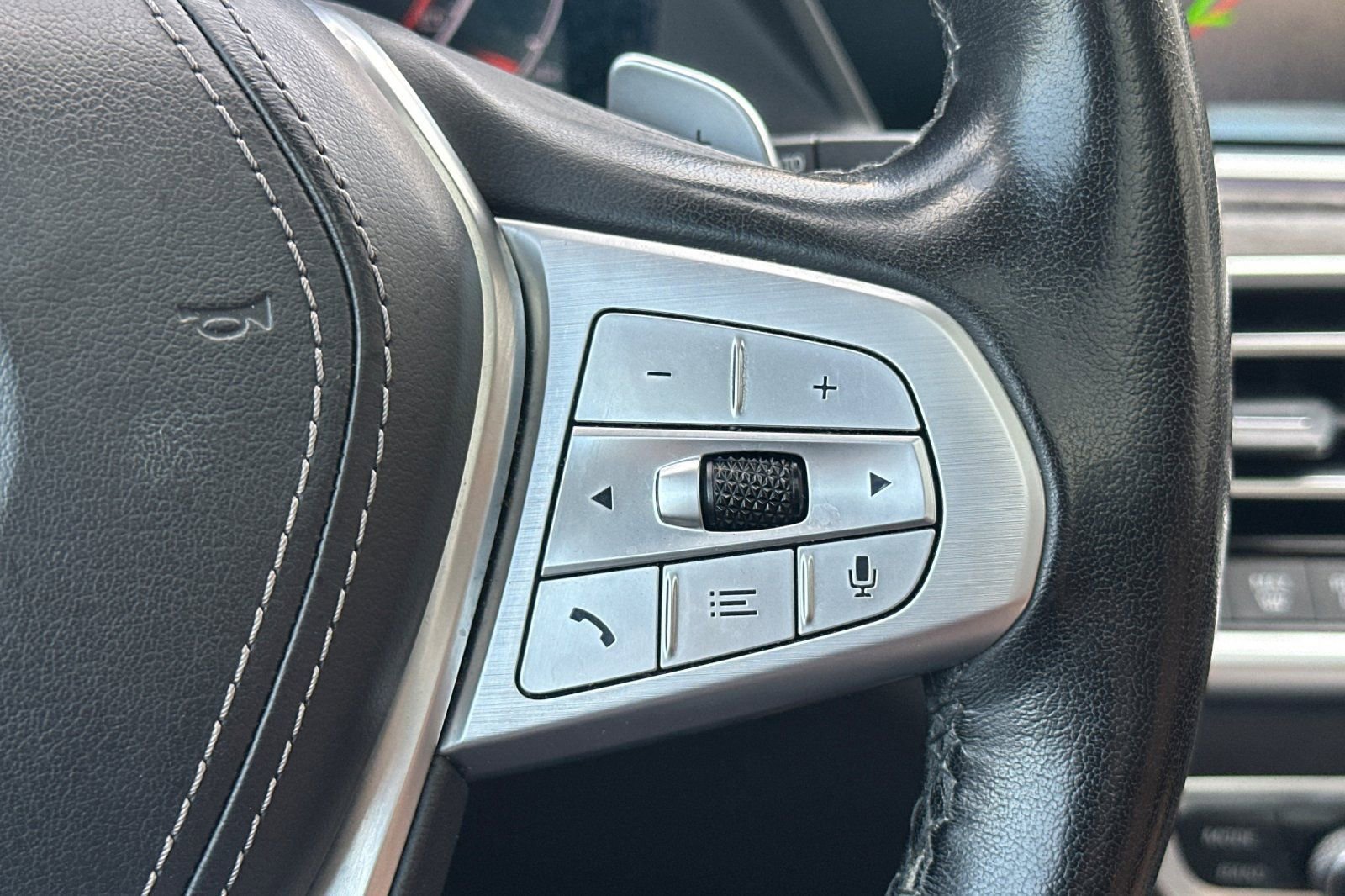 Used 2022 BMW X7 xDrive40i w/ Premium Package AWD/4WD image 34