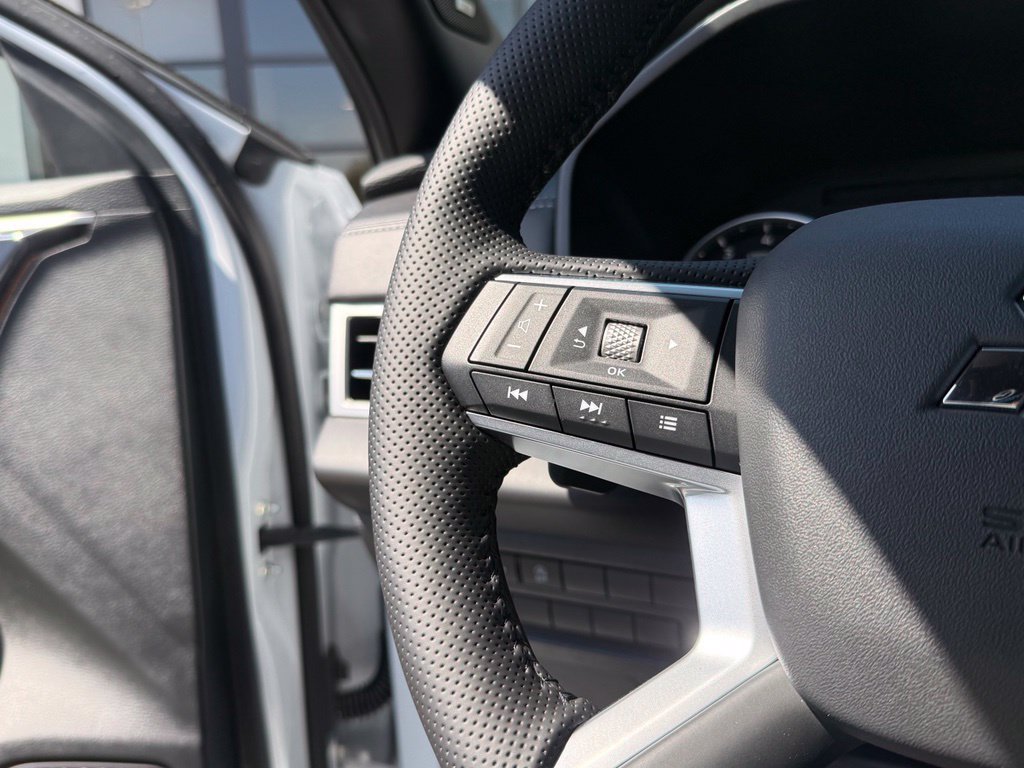 New 2026 Mitsubishi Outlander LE FWD image 21