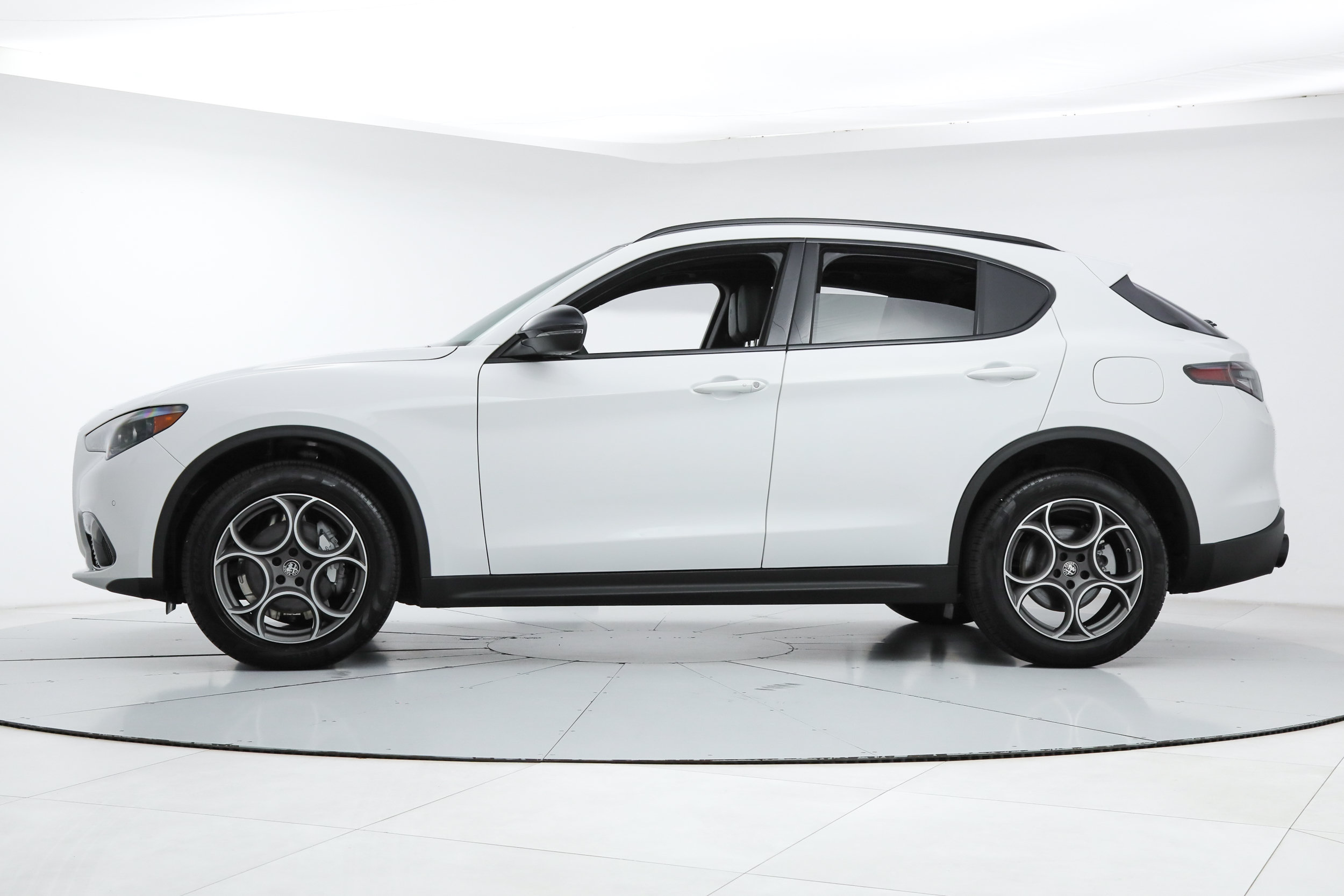 New 2025 Alfa Romeo Stelvio Sprint w/ Convenience Package AWD/4WD image 2