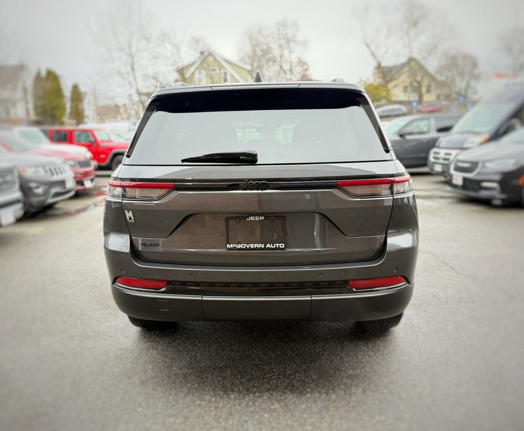 Used 2024 Jeep Grand Cherokee Altitude image 10
