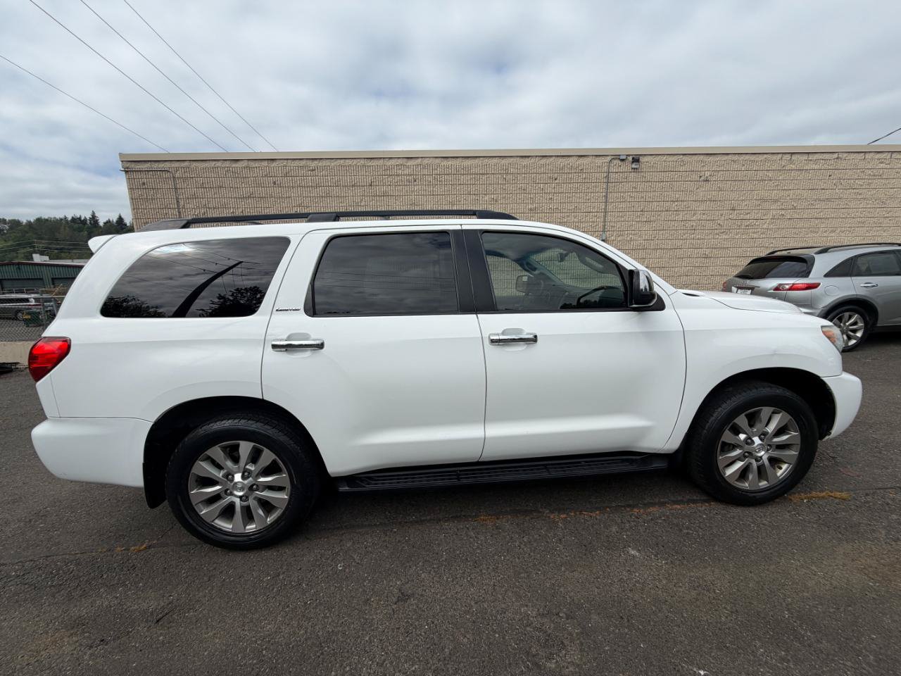 Used 2011 Toyota Sequoia Limited AWD/4WD image 4