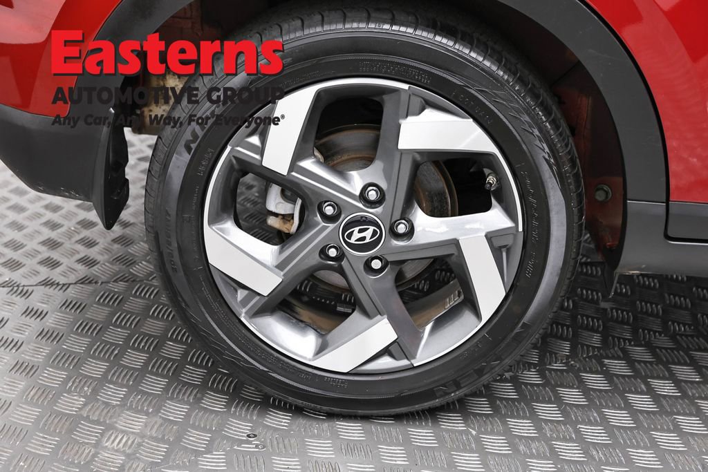 Used 2024 Hyundai Venue Limited image 30