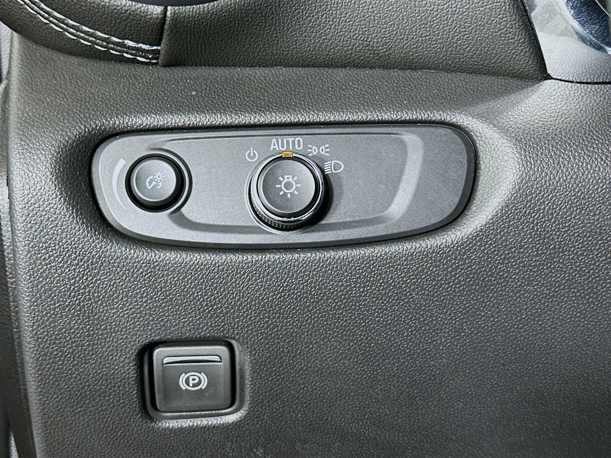 Used 2025 Chevrolet Blazer LT FWD image 16