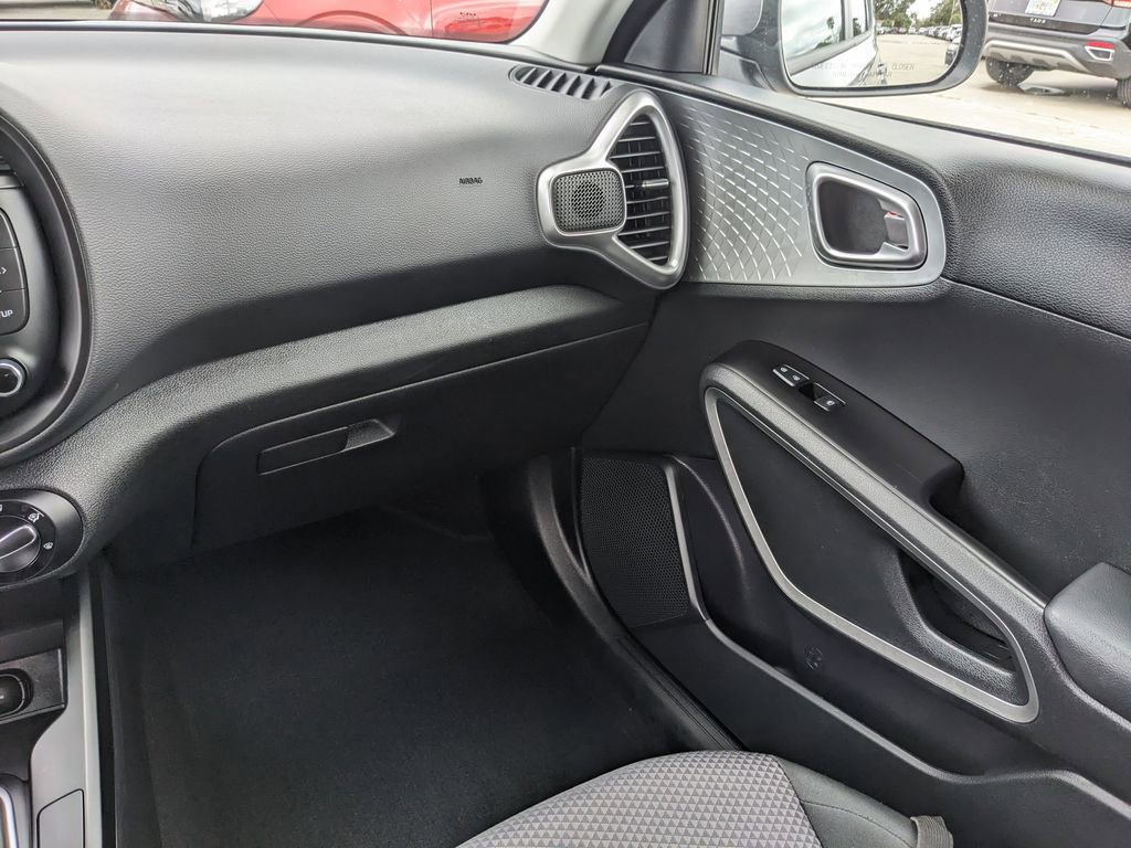 Certified 2025 Kia Soul LX image 18