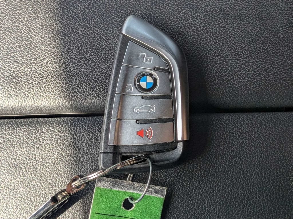 Used 2021 BMW X5 M50i AWD/4WD image 31