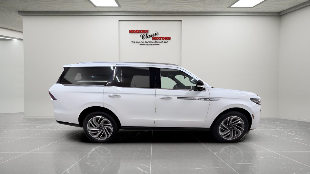 Used 2025 Lincoln Navigator Reserve AWD/4WD image 8