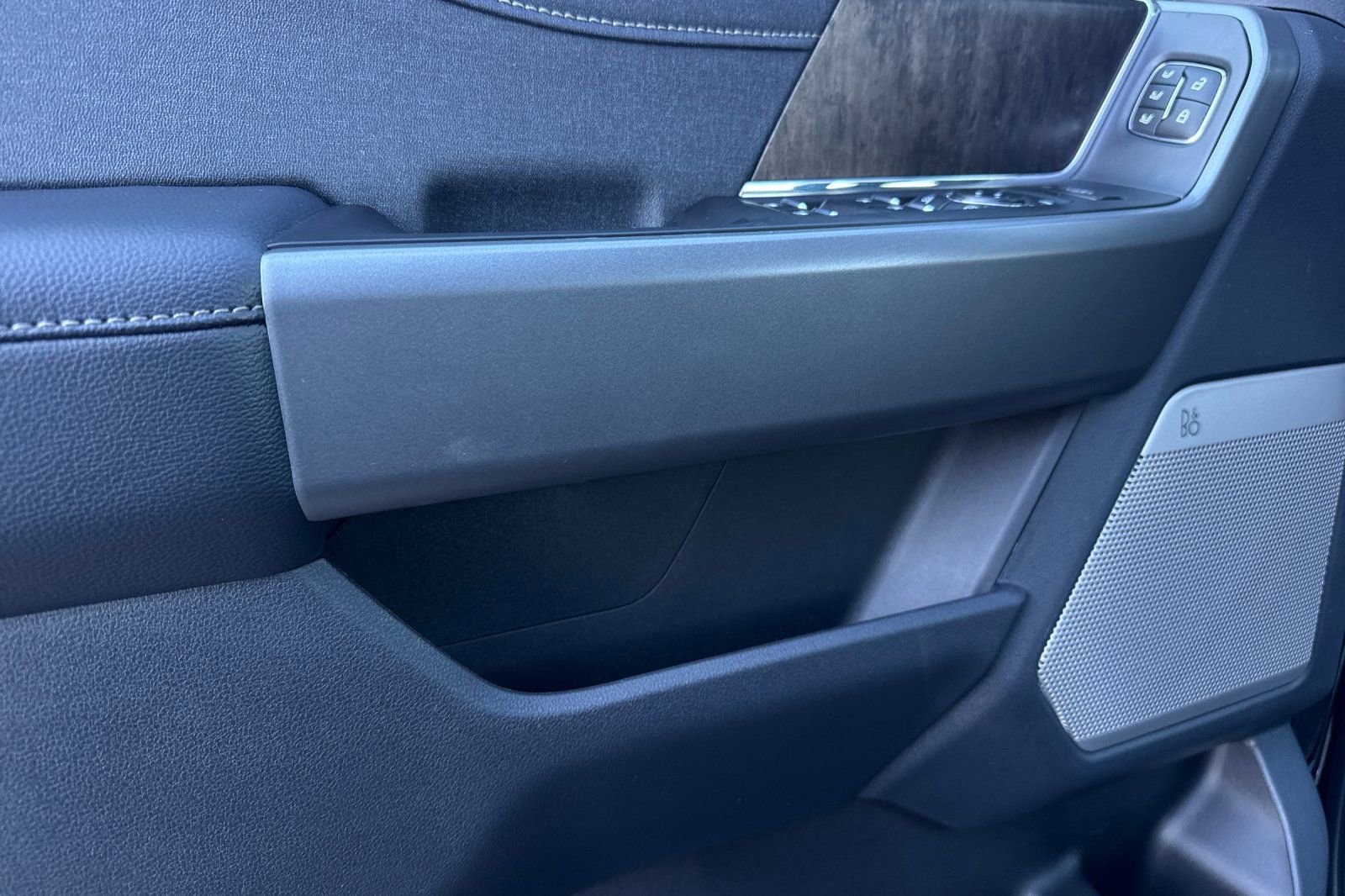 New 2026 Ford F250 Lariat w/ Black Appearance Package image 11