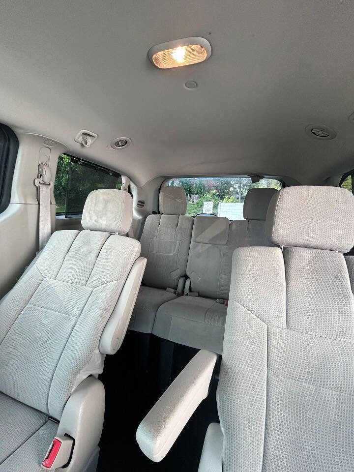 Used 2013 Dodge Grand Caravan SXT FWD image 12