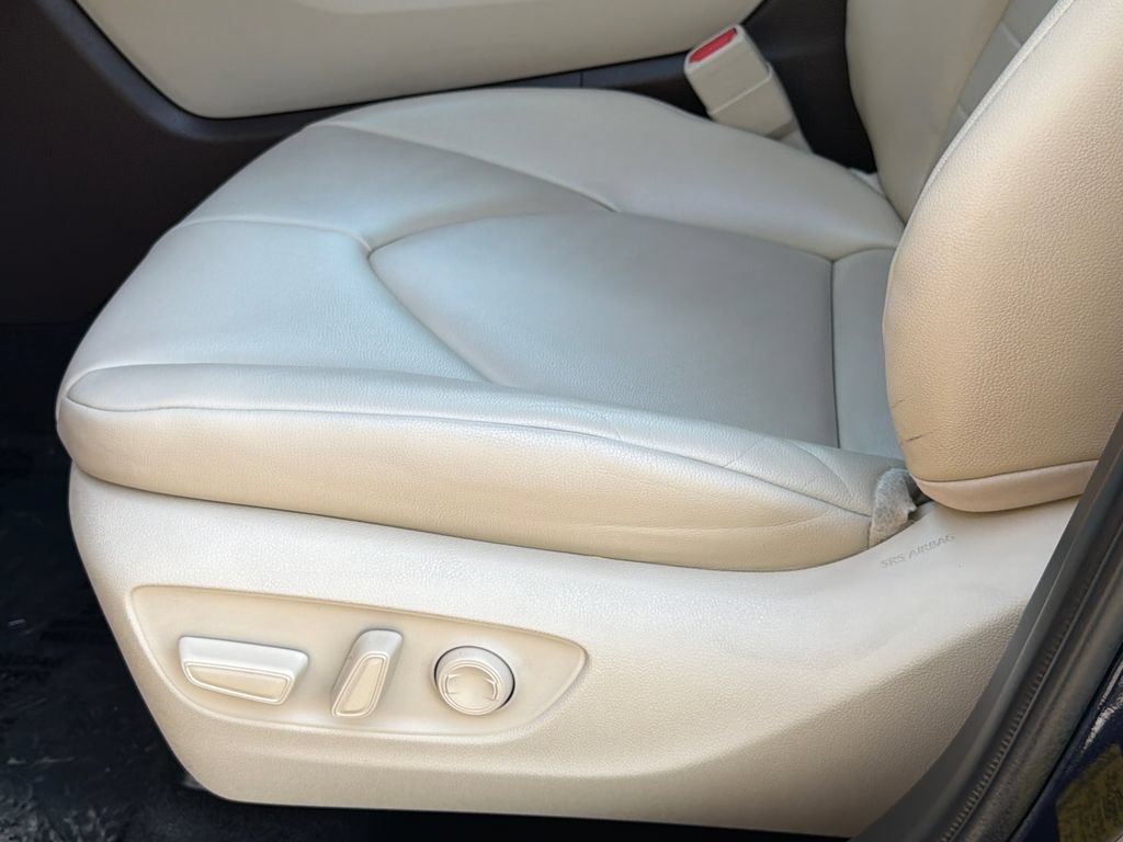 Used 2022 Toyota Highlander XLE AWD/4WD image 22