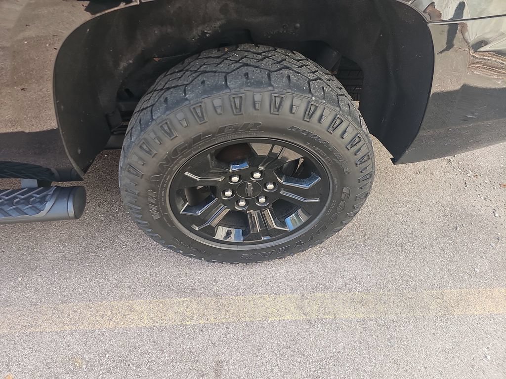 Used 2019 Chevrolet Tahoe LS w/ Enhanced Driver Alert Package AWD/4WD image 10