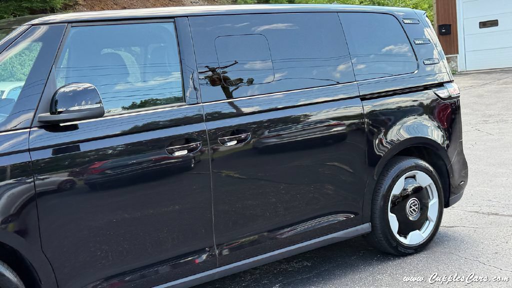 Used 2025 Volkswagen ID. Buzz Pro S RWD image 25