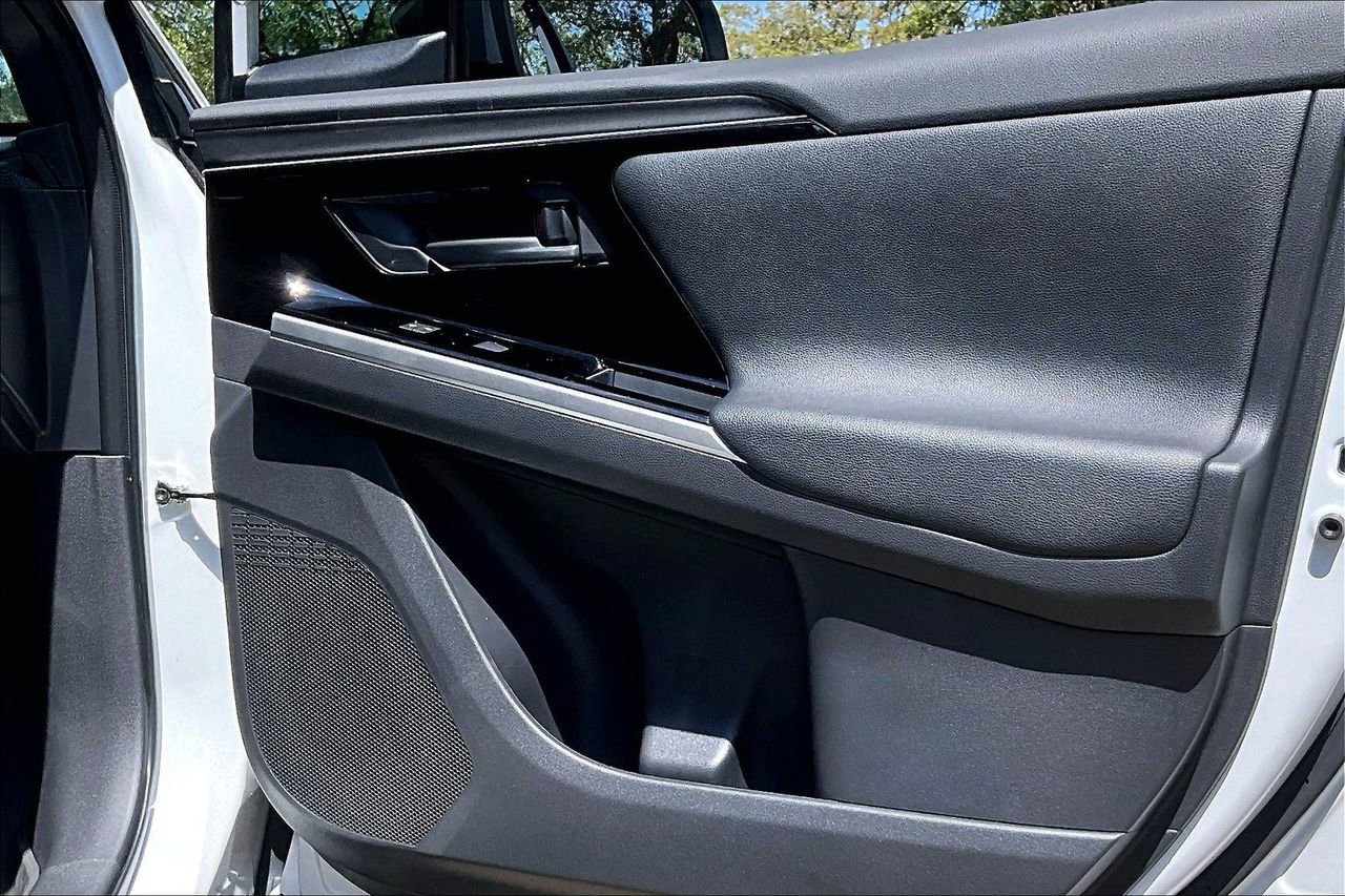 Used 2025 Toyota bZ4X AWD image 29