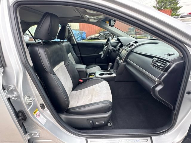 Used 2013 Toyota Camry SE w/ Leather Pkg FWD image 14