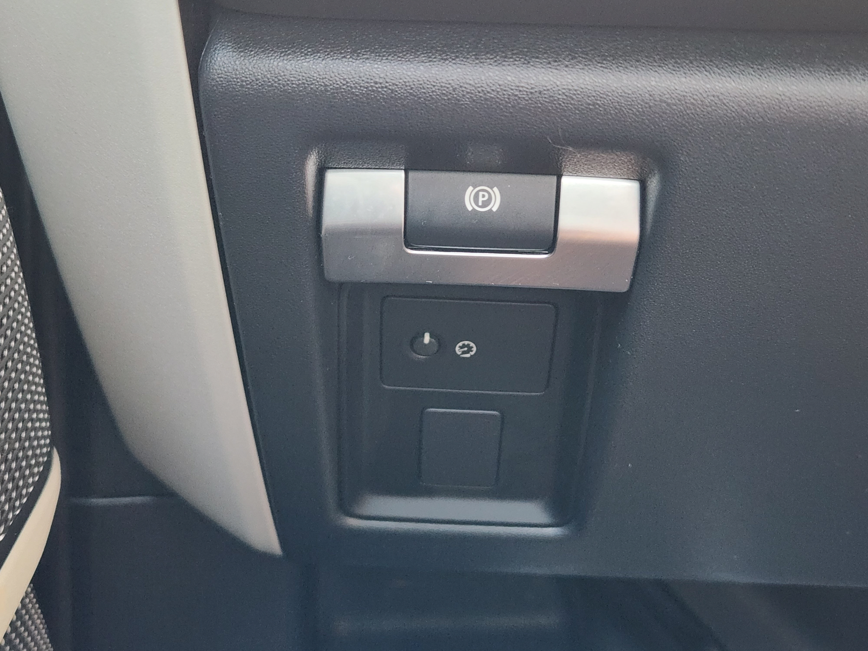 Certified 2022 Land Rover Defender 110 SE AWD/4WD image 17
