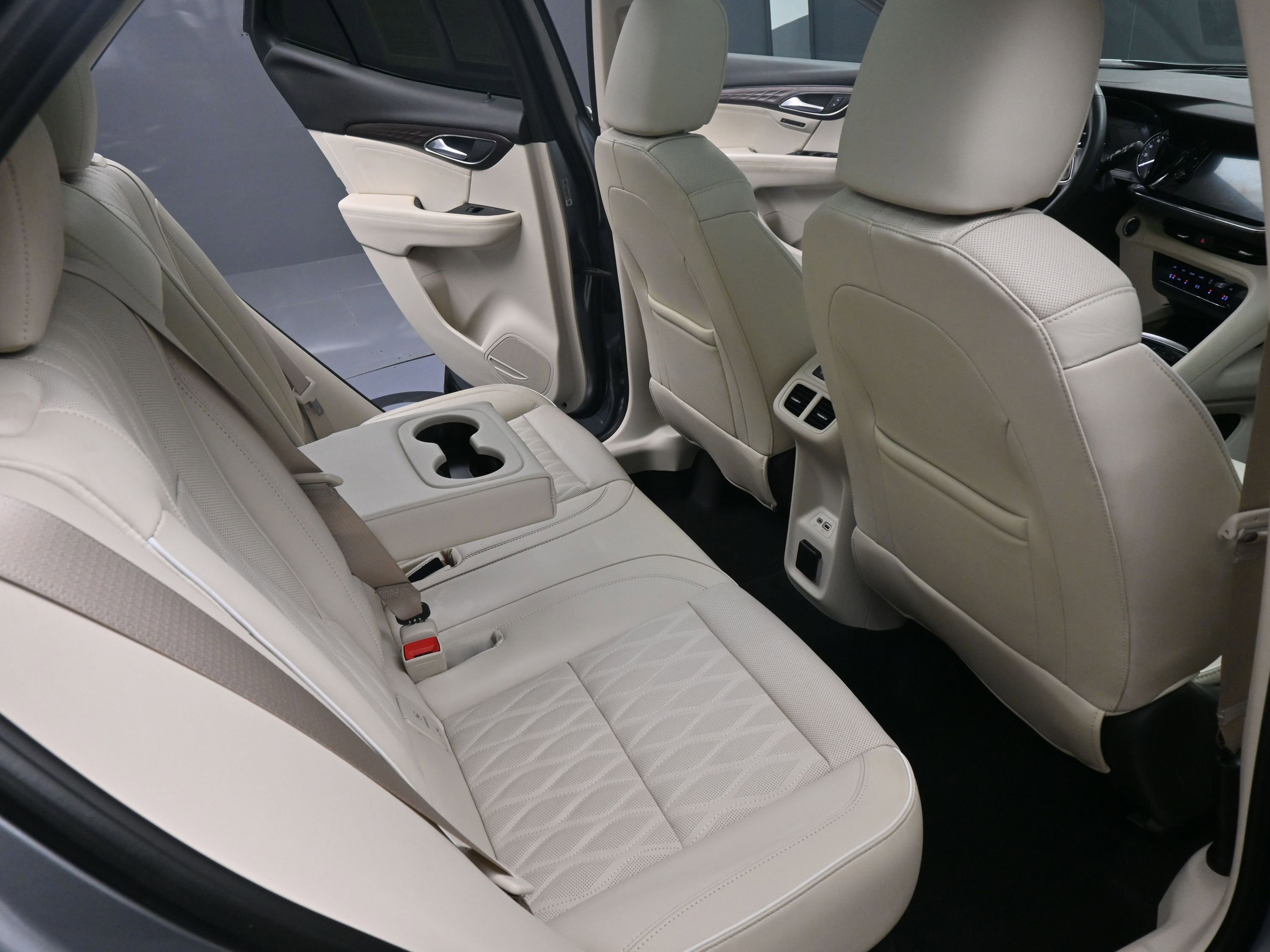 Used 2023 Buick Envision Avenir image 19