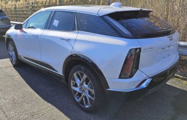 Certified 2025 Cadillac Optiq Luxury 2 w/ LPO, Floor Liner Package AWD/4WD image 2