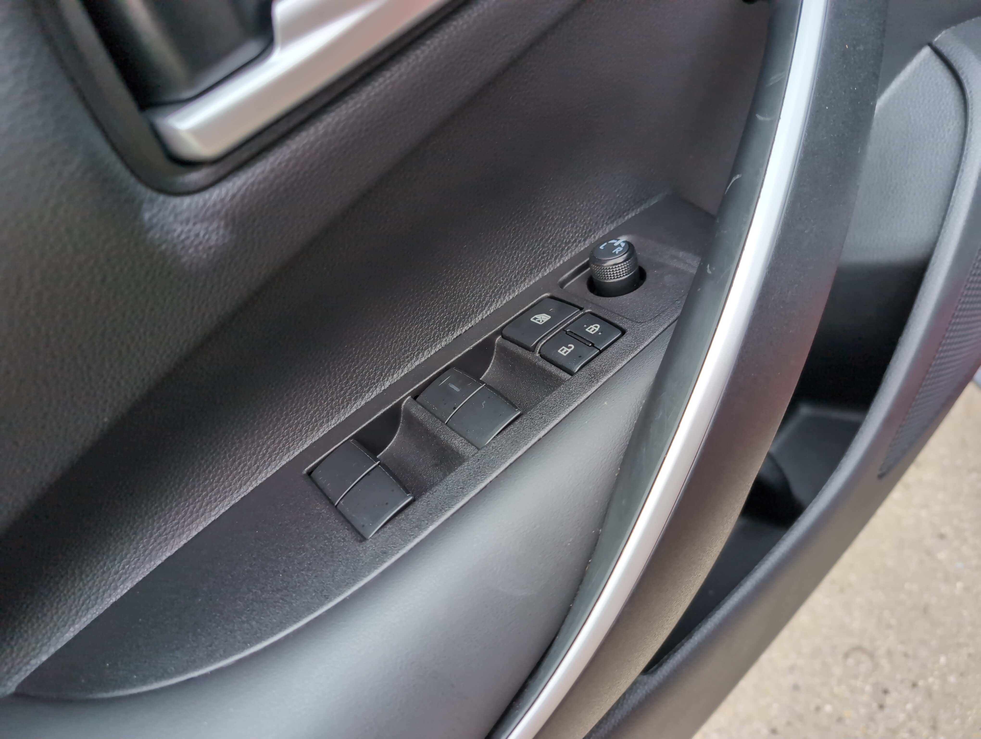 Certified 2025 Toyota Corolla SE w/ SE Premium Package FWD image 15