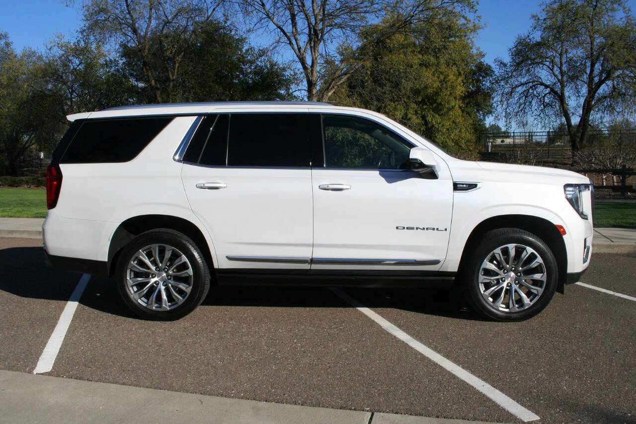 Used 2021 GMC Yukon Denali w/ Denali Premium Package image 4