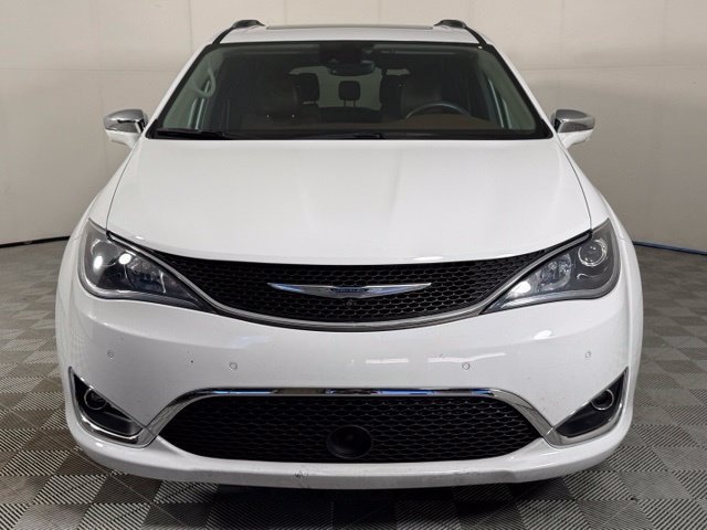 Used 2018 Chrysler Pacifica Limited w/ Tire & Wheel Group FWD image 11