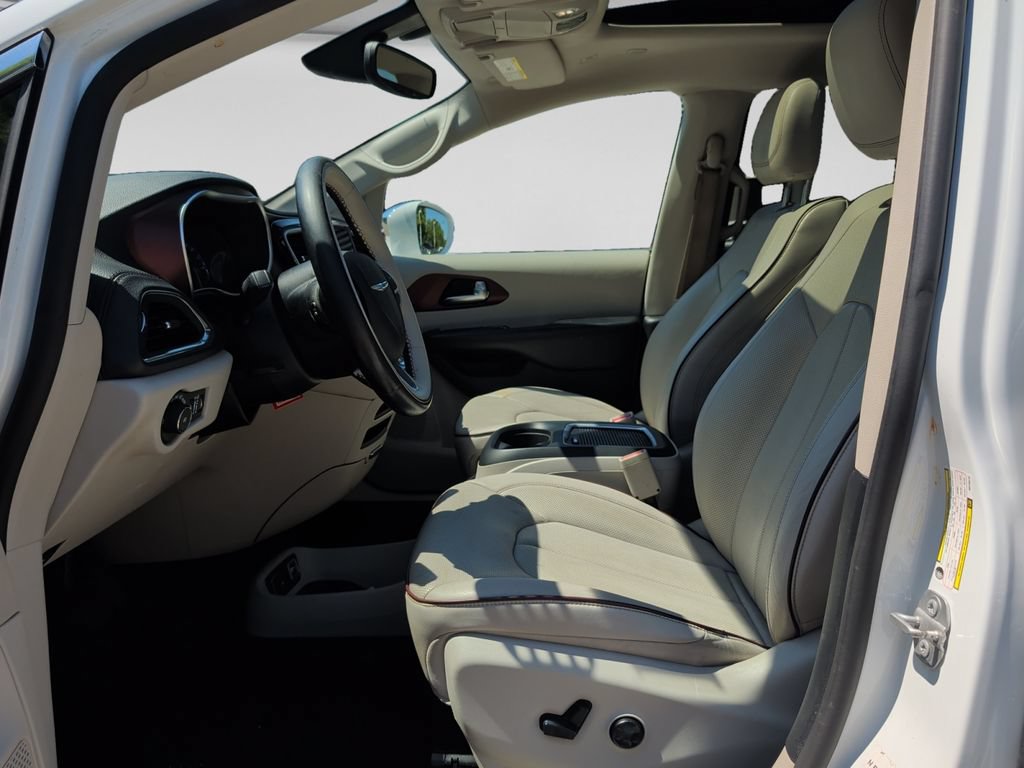 Used 2019 Chrysler Pacifica Limited FWD image 16