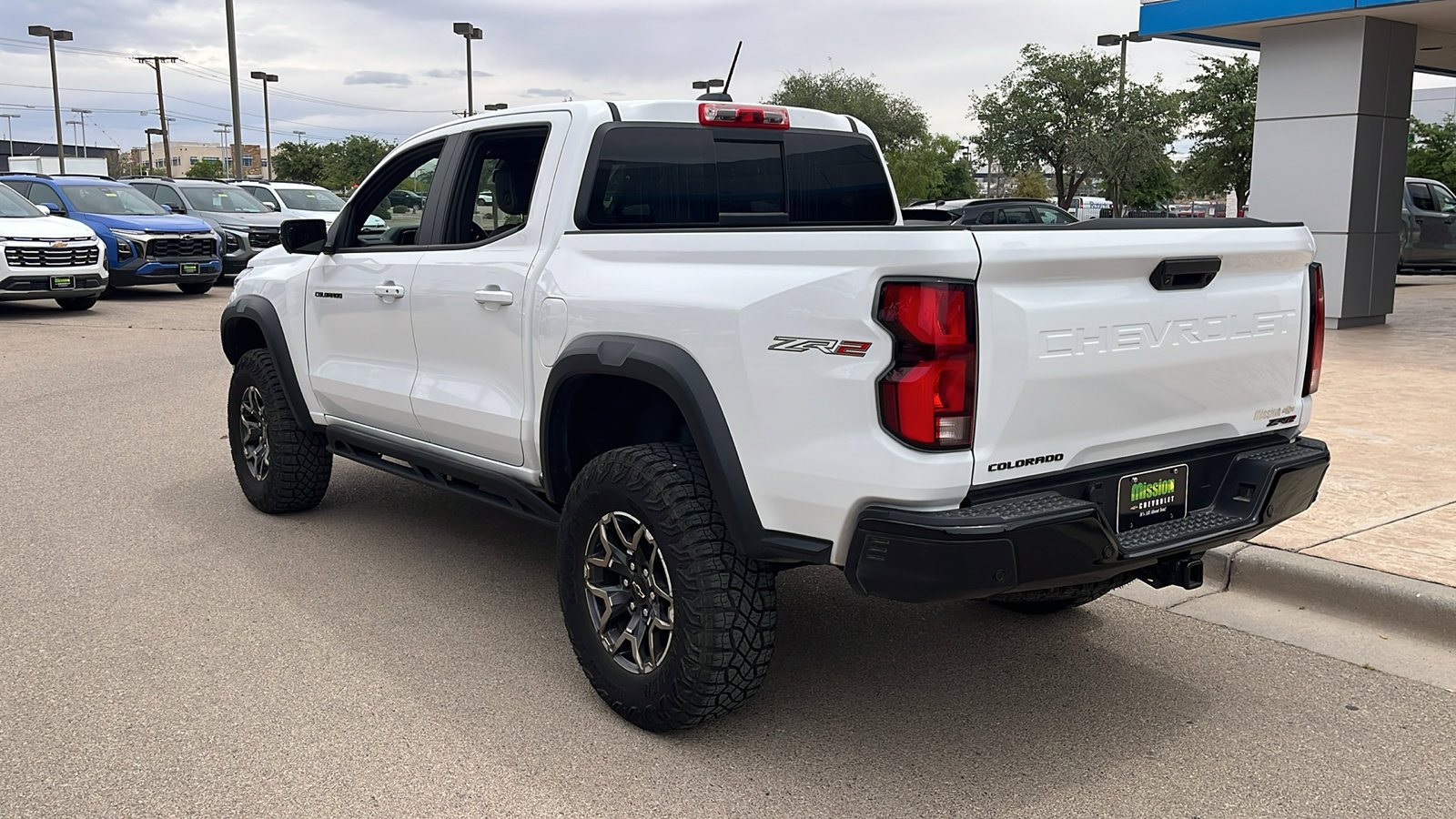 Used 2025 Chevrolet Colorado ZR2 w/ Technology Package AWD/4WD image 6