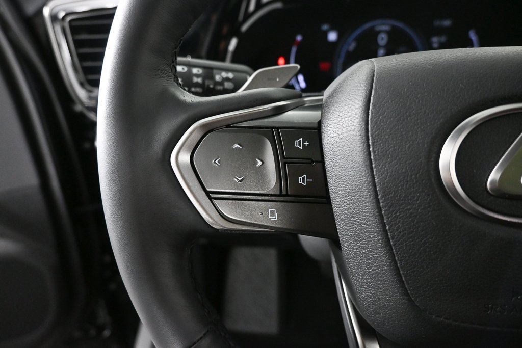 Used 2025 Lexus NX 300h AWD w/ Luxury Package image 9