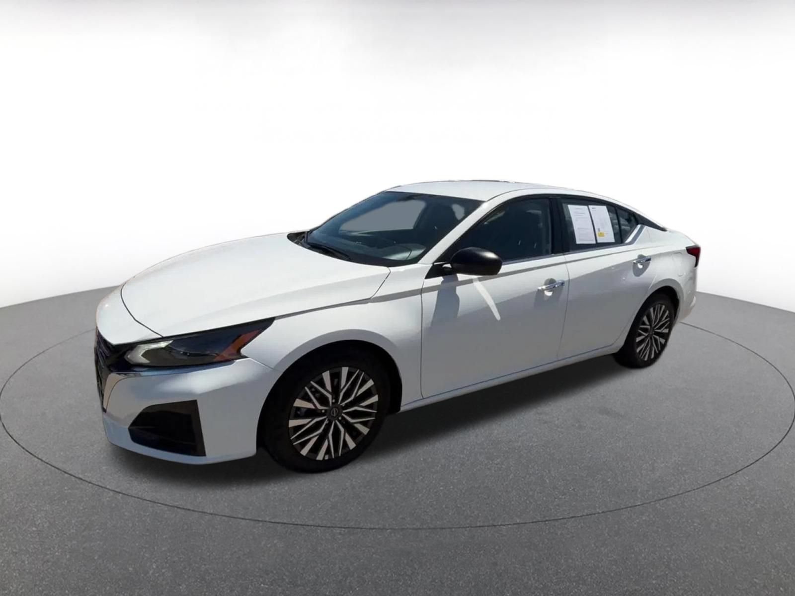 Used 2025 Nissan Altima 2.5 SV FWD image 8
