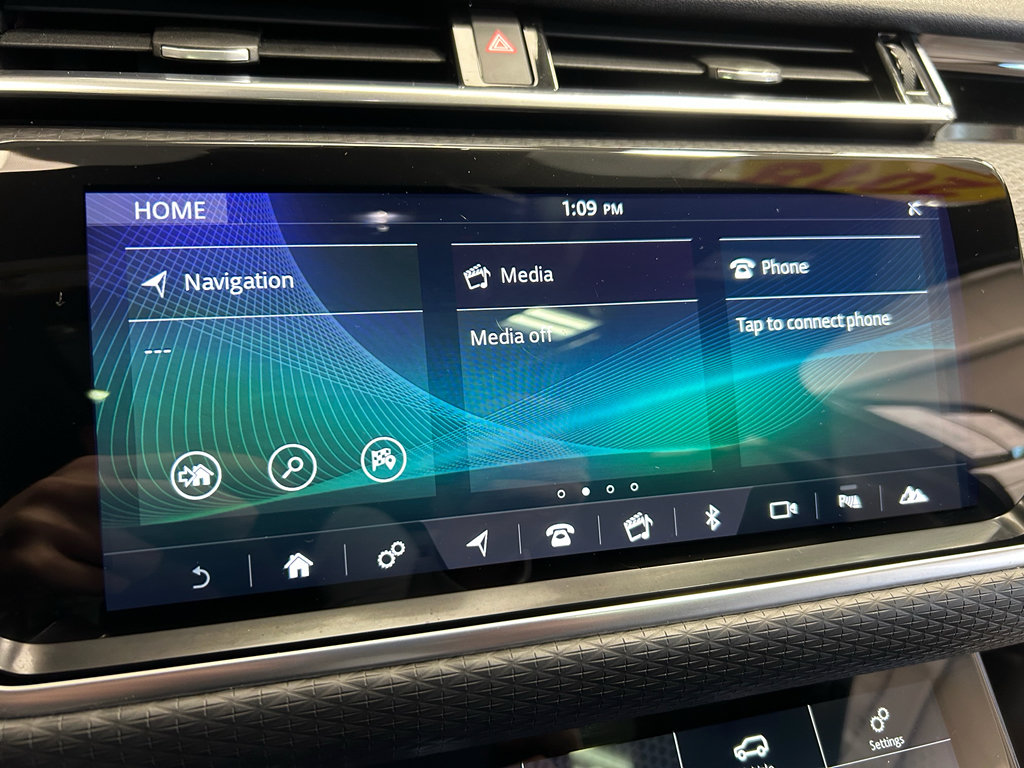 Used 2018 Land Rover Range Rover Velar R-Dynamic SE AWD/4WD image 15