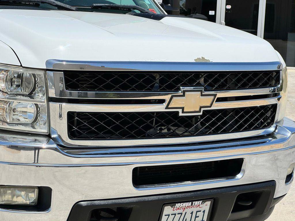 Used 2011 Chevrolet Silverado 2500 LT w/ Interior Plus Package AWD/4WD image 8