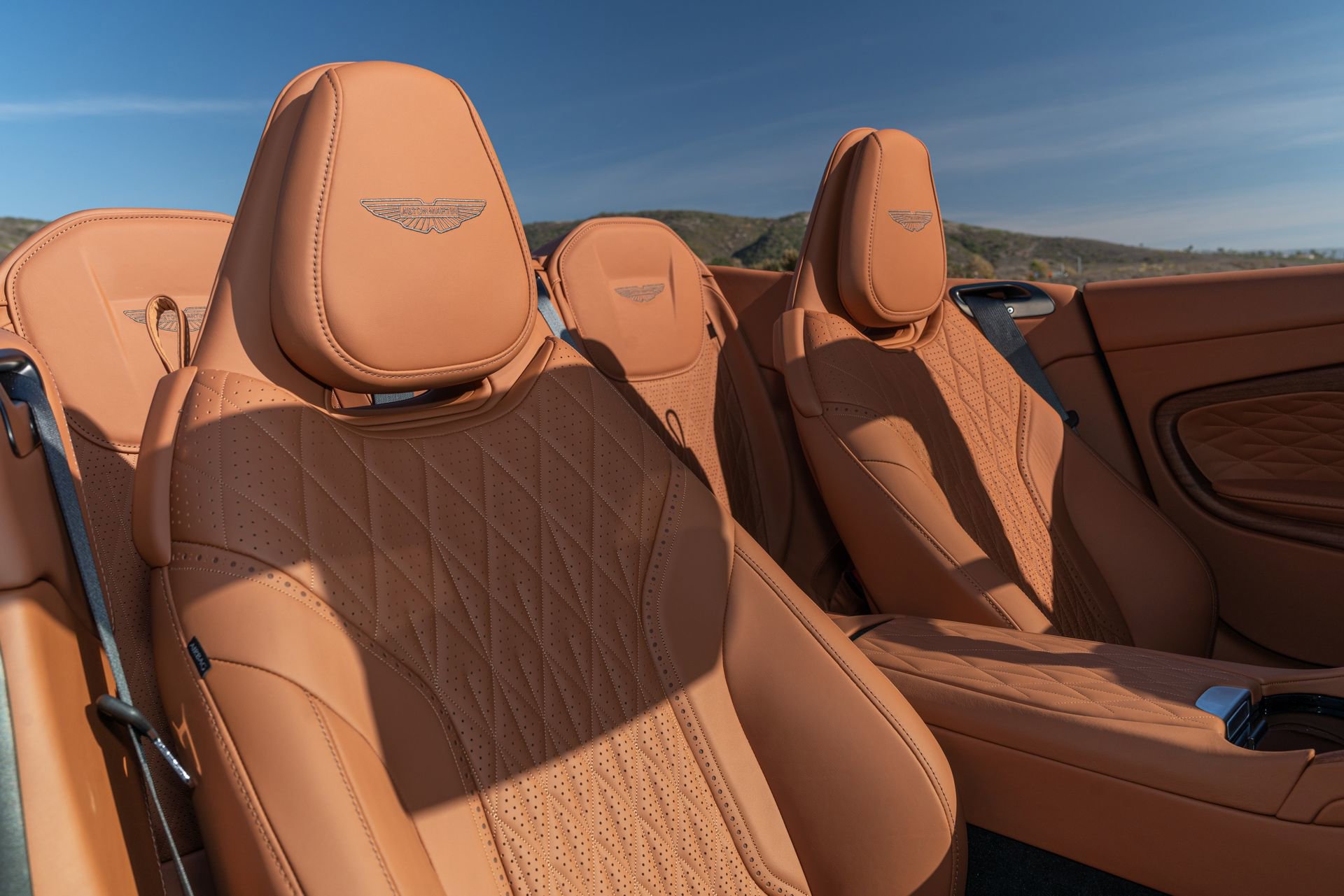 Used 2025 Aston Martin DB12 Convertible RWD image 19