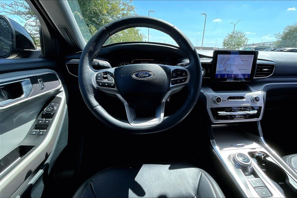 Used 2024 Ford Explorer XLT w/ Equipment Group 202A RWD image 6
