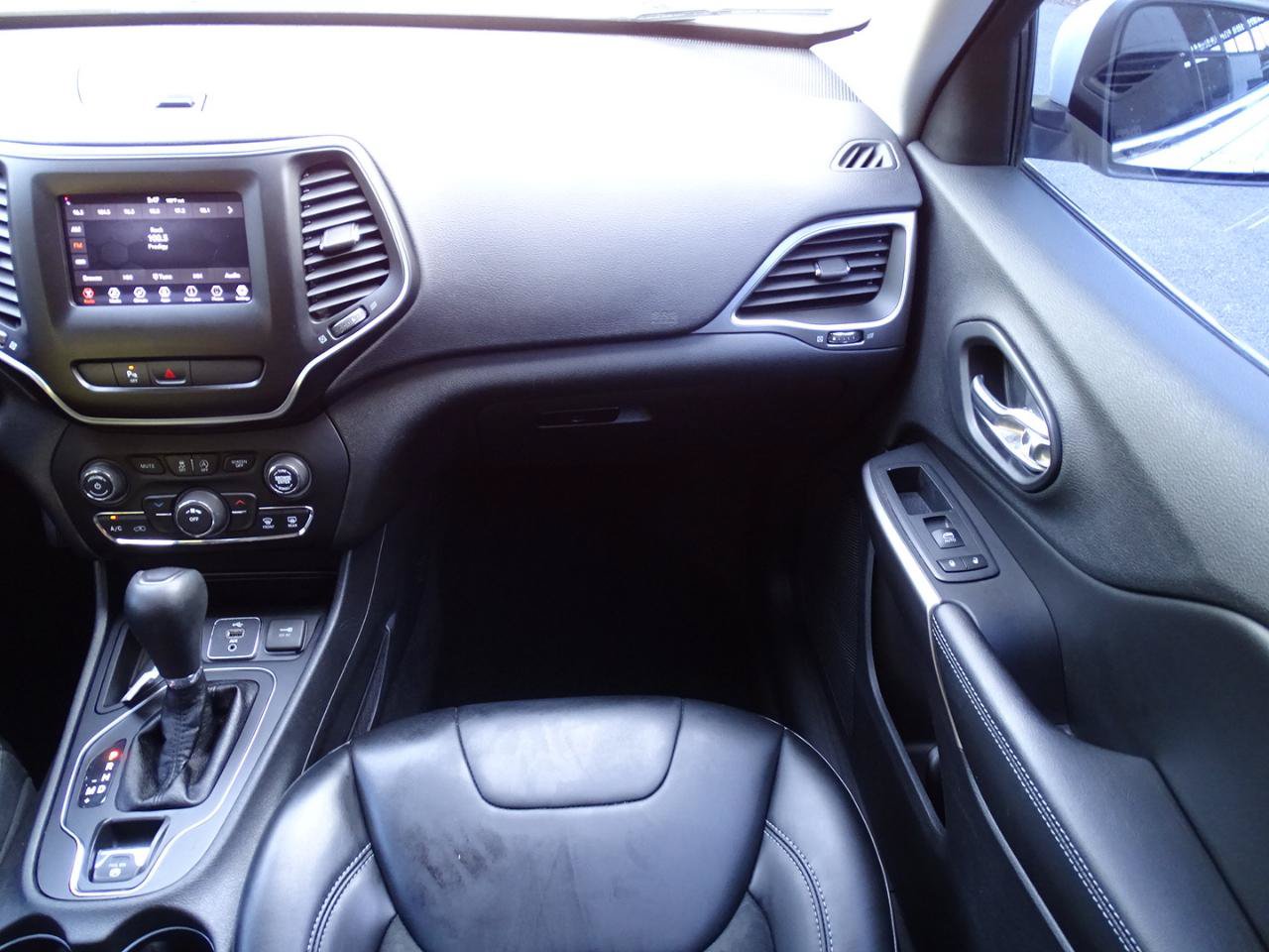 Used 2019 Jeep Cherokee Latitude Plus FWD image 23