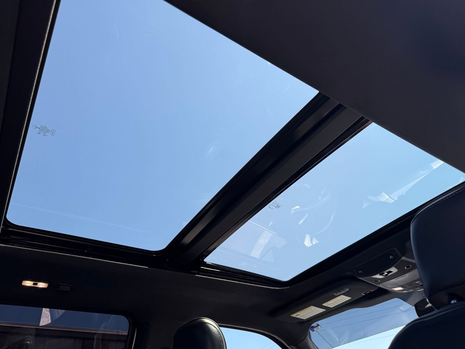 Used 2015 Ford F150 Platinum w/ Equipment Group 701A Luxury image 15