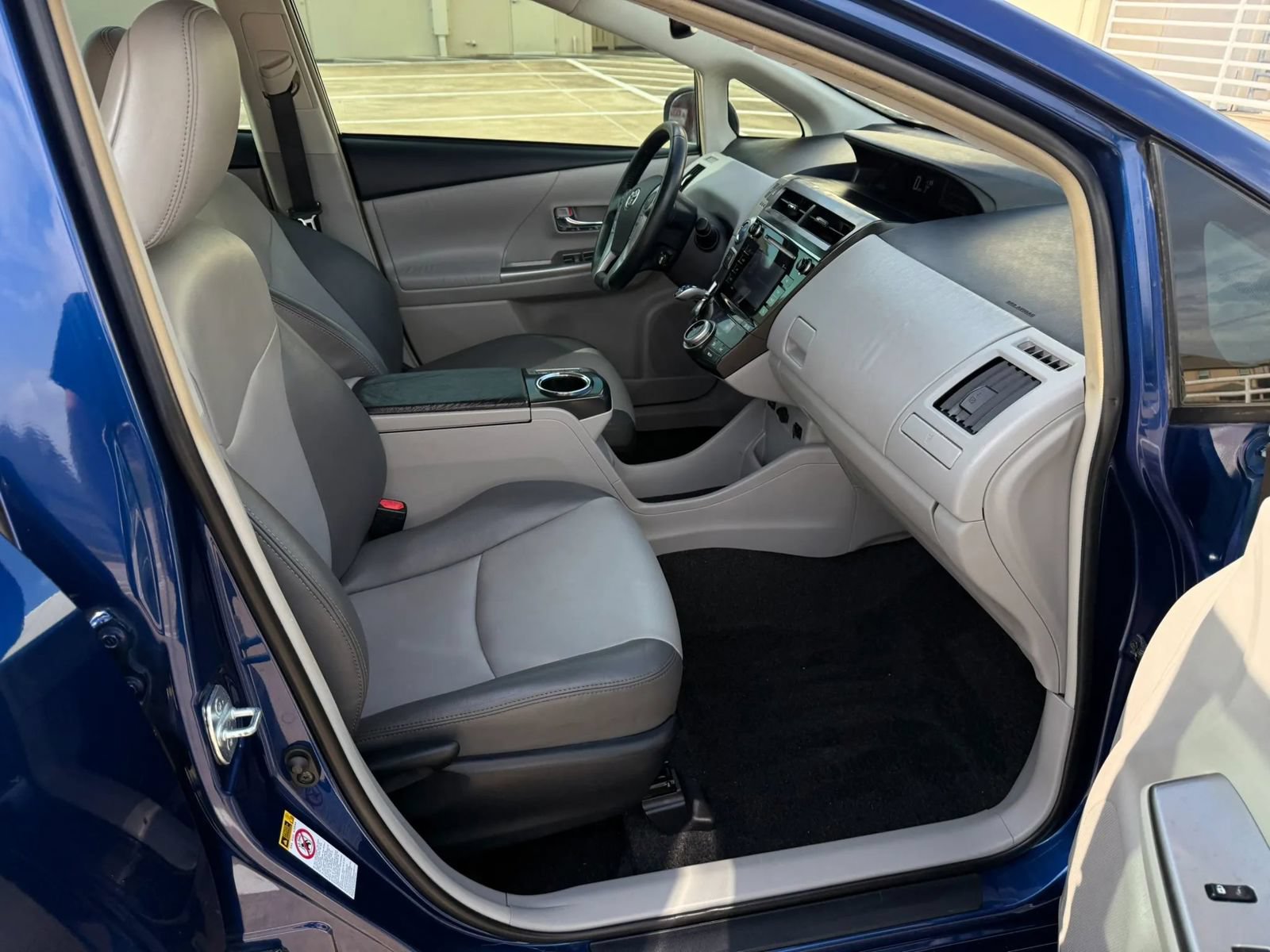 Used 2016 Toyota Prius V Four FWD image 16