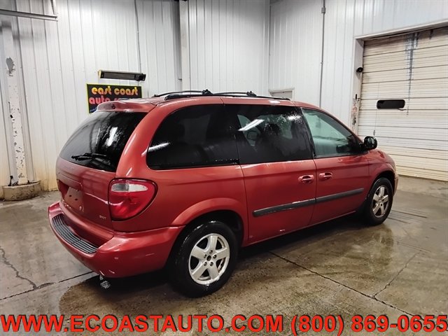 Used 2005 Dodge Caravan SXT FWD image 3