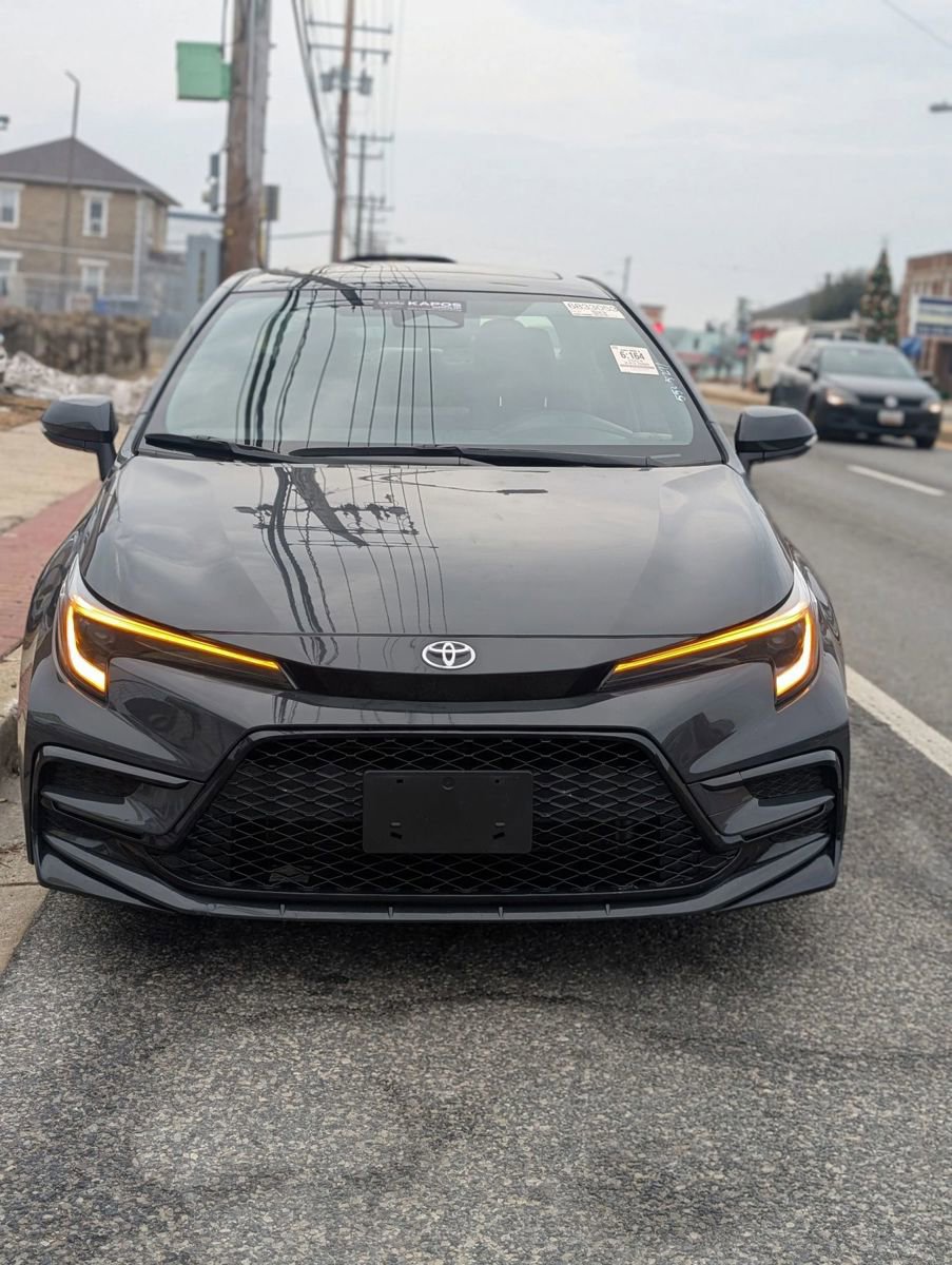 Used 2024 Toyota Corolla SE w/ SE Premium Package image 3