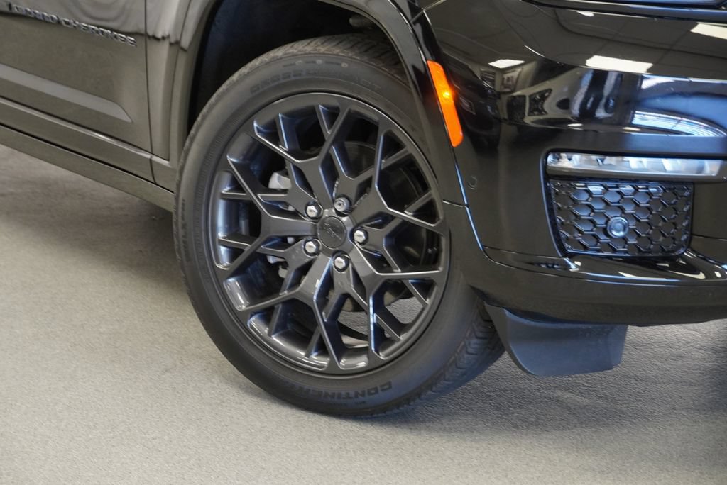 Used 2024 Jeep Grand Cherokee L Summit AWD/4WD image 10