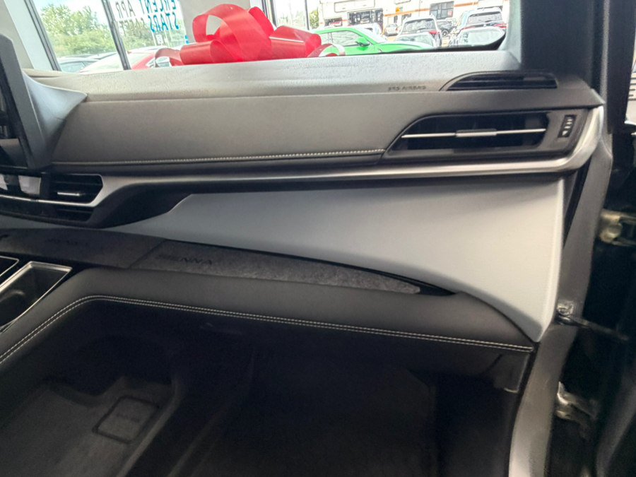 Used 2025 Toyota Sienna XSE FWD image 59