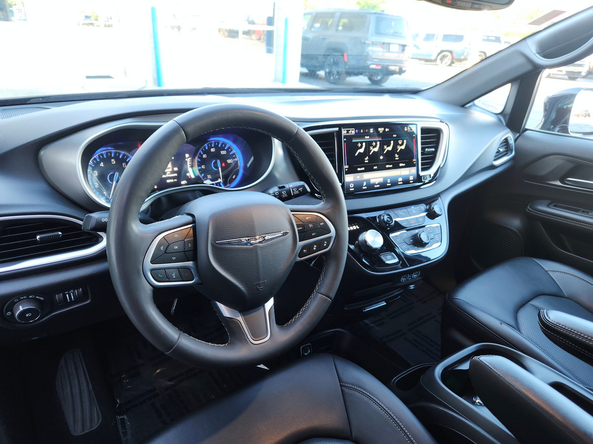Used 2025 Chrysler Pacifica Select FWD image 23