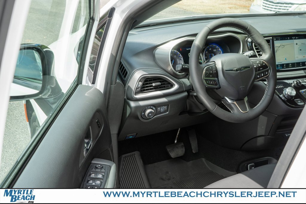 New 2026 Chrysler Pacifica Select image 16